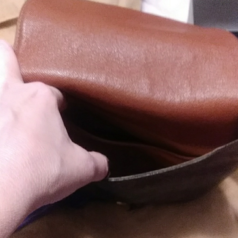 Louis Vuitton purse w/ adjustable strap Authentic - Picture 3 of 6